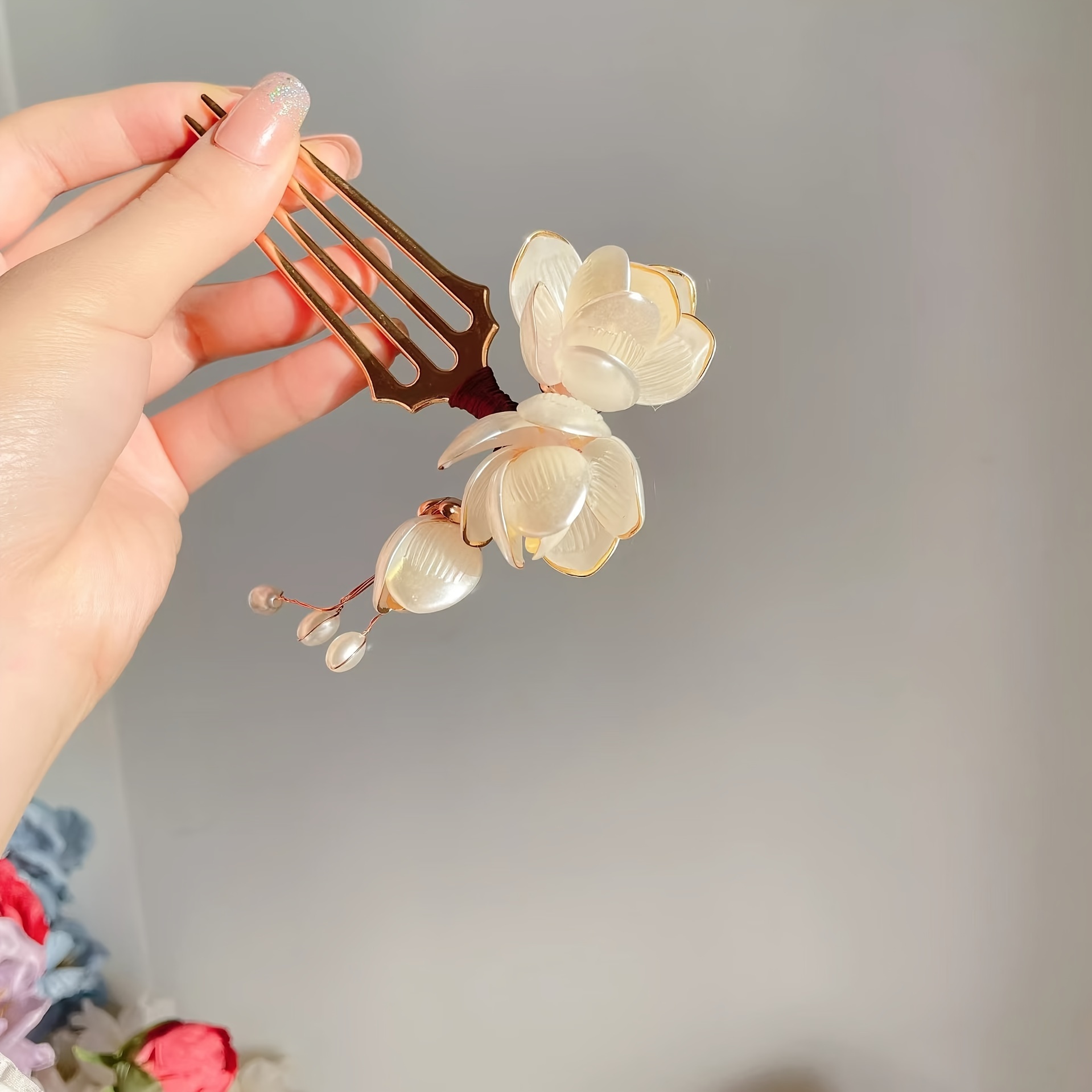 Tech Accessories For Women - Chinese Style Shell Magnolia Flower Hair